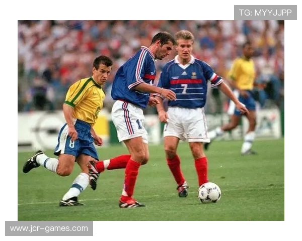 贝肯鲍尔展现卓越对抗能力，强势突破挑战对手防线