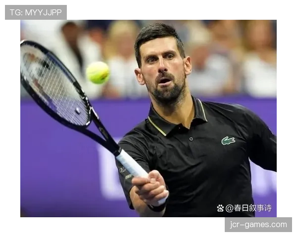 德约科维奇训练完顺手啃了块生菜，这自律我真看愣了